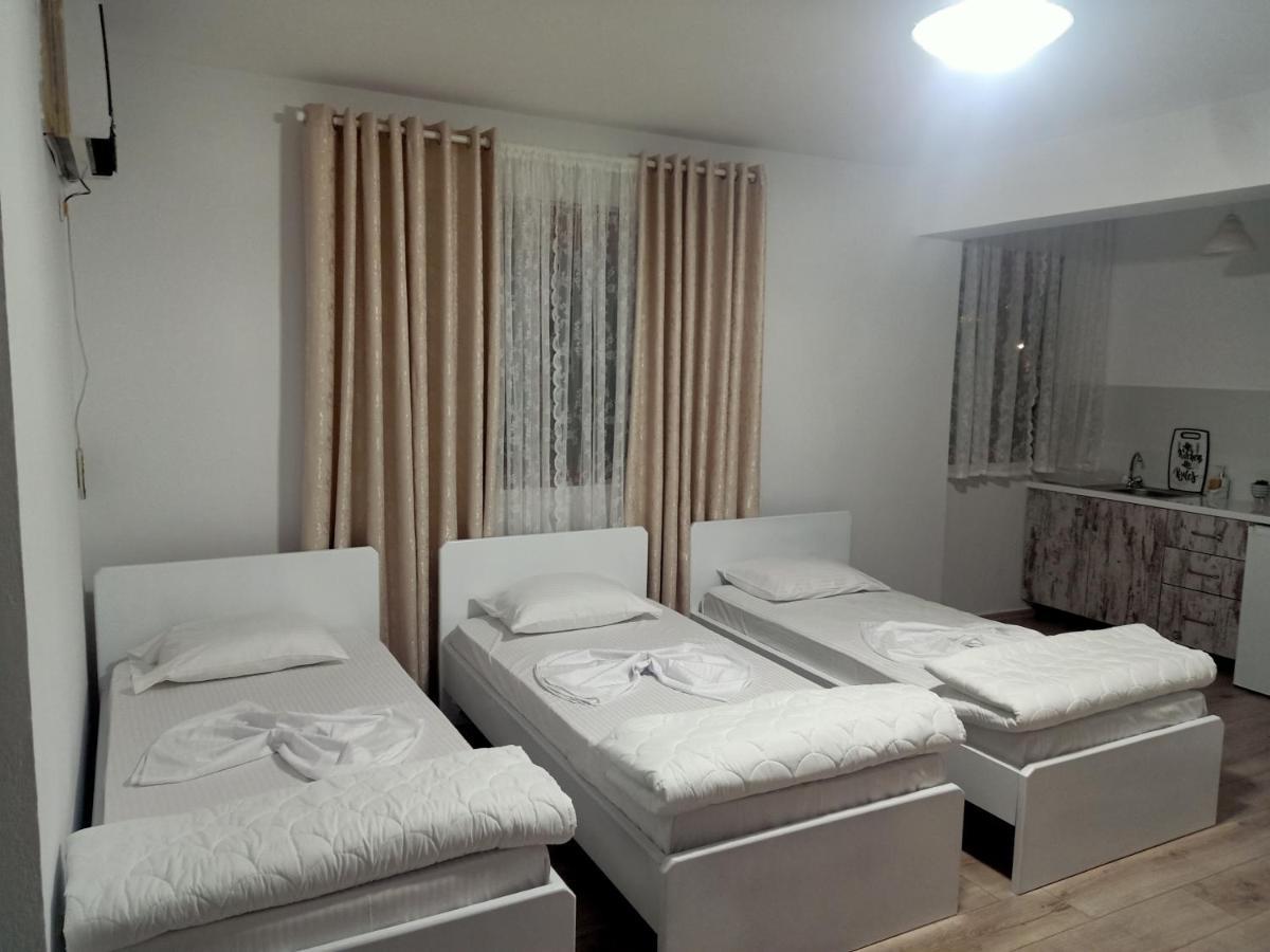 Room Click Inn Gjirokastra Zewnętrze zdjęcie